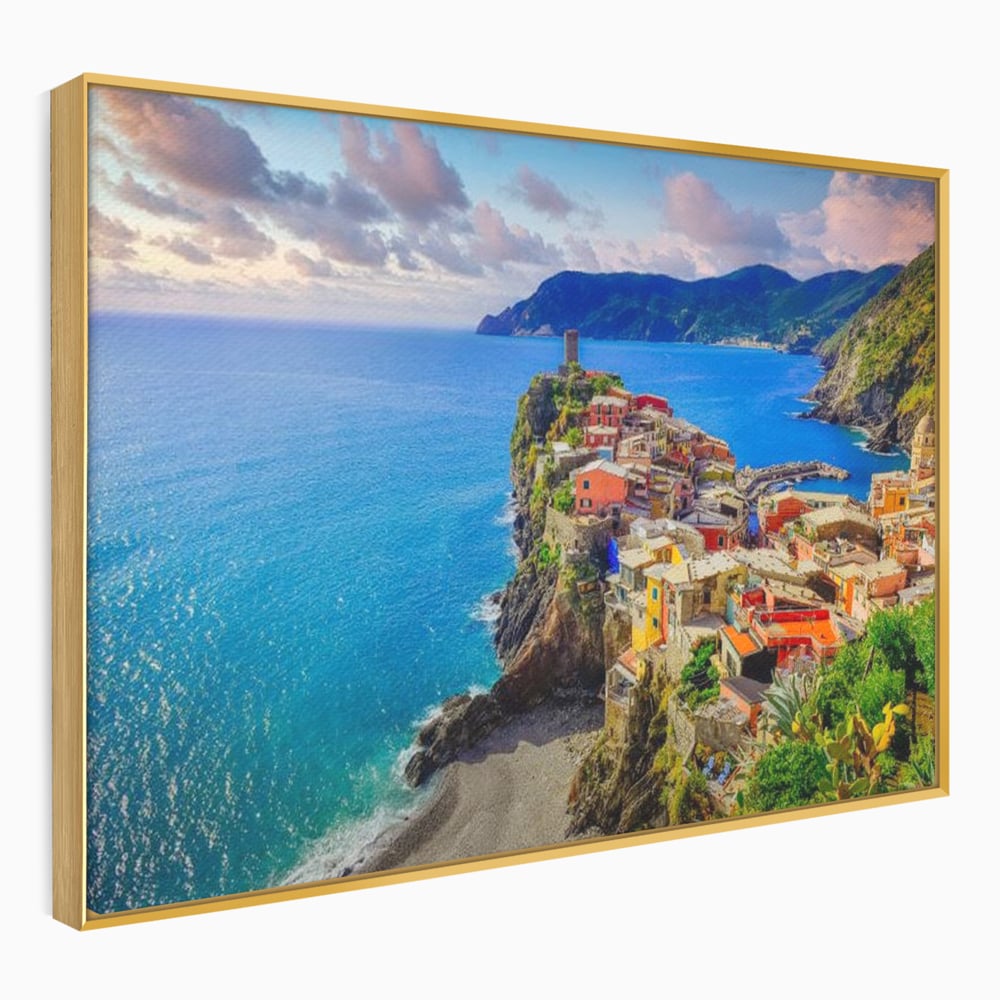 Tablou canvas cu peisaj costier italian cu sat colorat pe stanca, in rama de aluminiu auriu